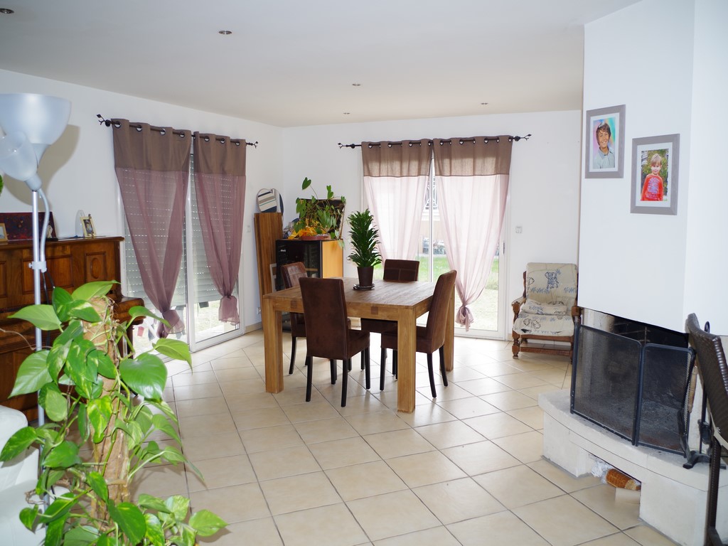 Maison récente, 137m², 3 chambres sur 1051m² avec piscine sur CESTAS